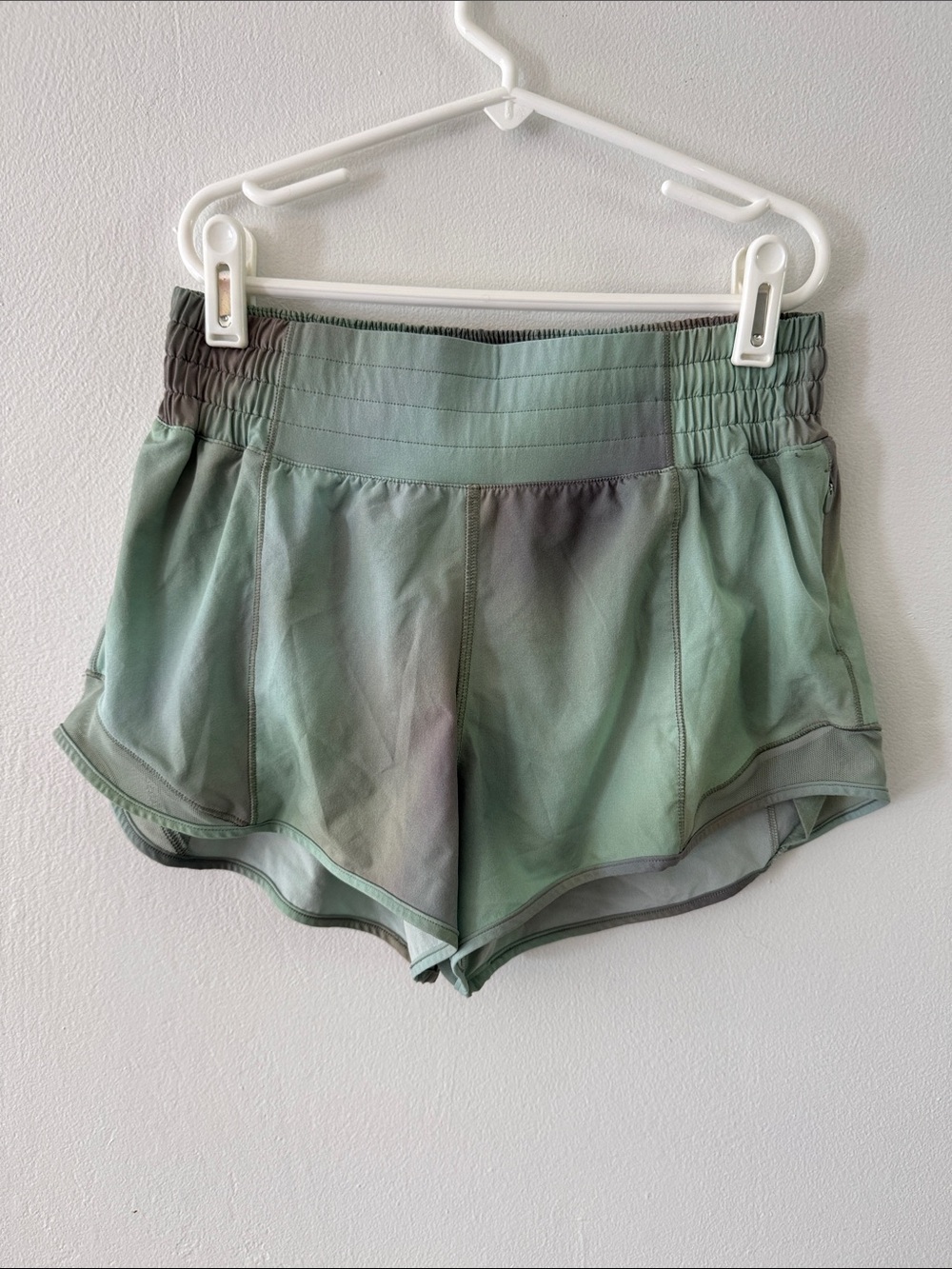 Lululemon Hotty Hot Highrise Lined Chroma Drift Green Shorts Sz 4